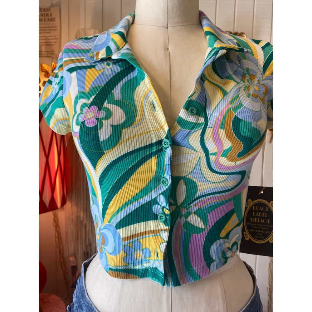 vintage y2k retro crop top, psychedelic swirl, fitted belly shirt, mod hippie s - Picture 2 of 6